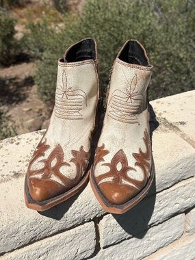Liberty Black Two-Tone Leather Western Ankle Boots in Cream & Brown Size 10